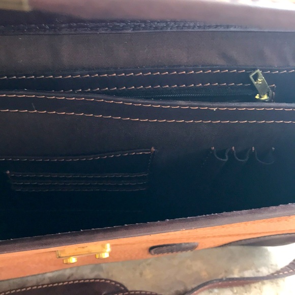 Leather briefcase - Picture 3 of 7